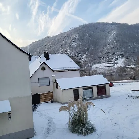 Burgener Burgblick Appartement Burgen  Buitenkant foto